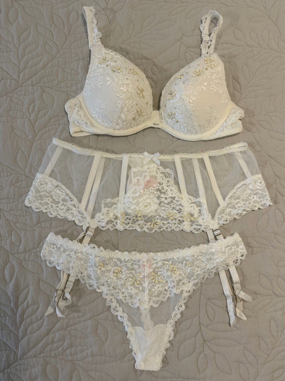Victoria's Secret Cream Lace Bra, Garter Belt & Thong Set